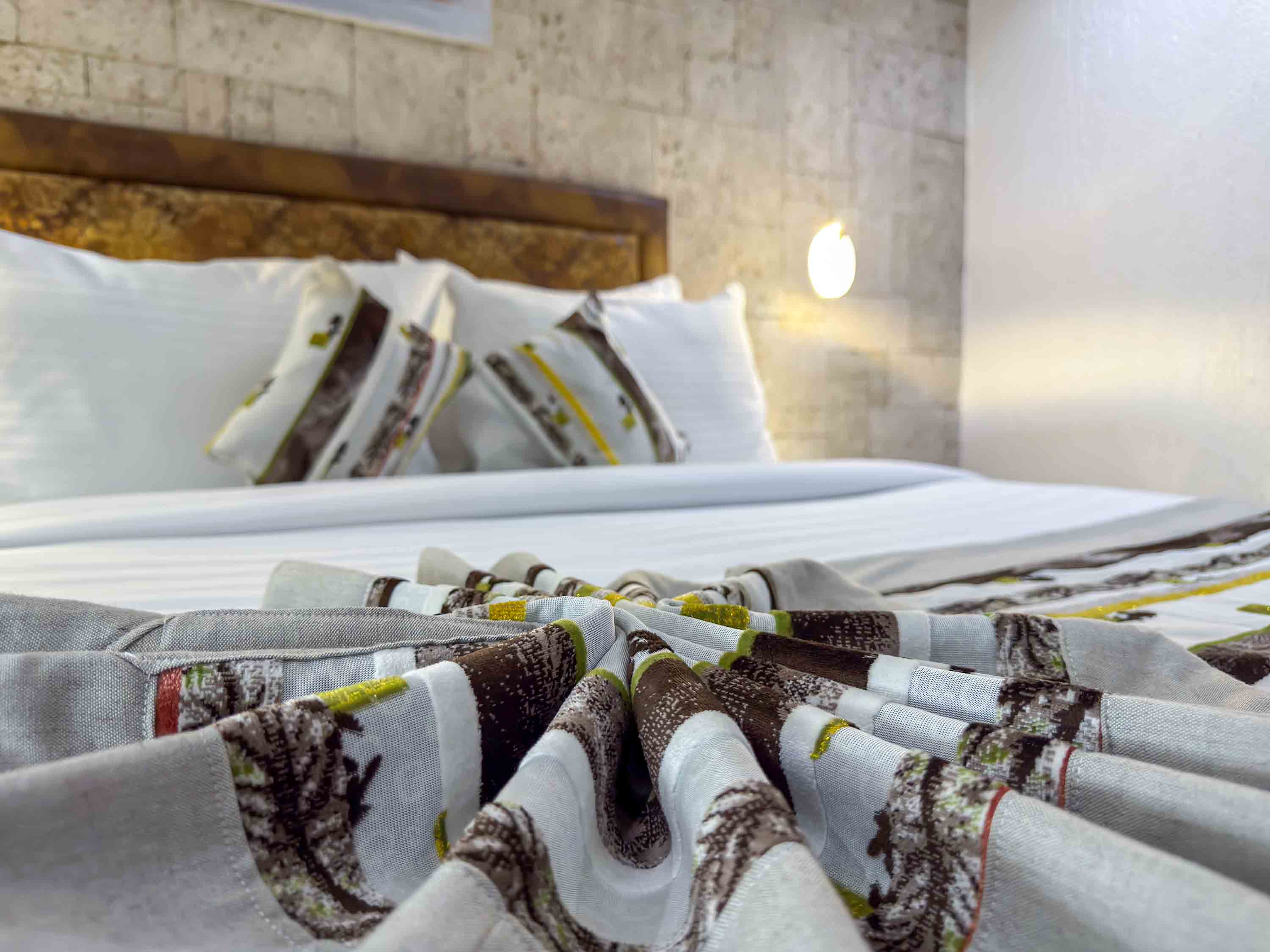 ADJOINING ROOM - Image 4